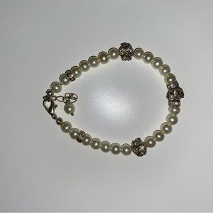 Matching necklace and bracelet with pearl beads
